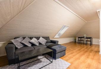 Kong Oscars gate 28 - 401 has Balcony rooms