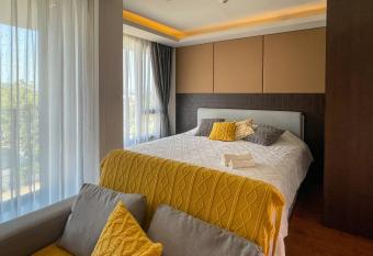 Cozy Studio Surin Beach has Balcony rooms