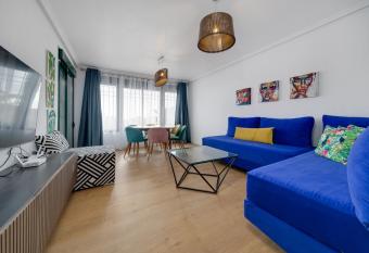 Super Cosy House next to The Golf has Balcony rooms