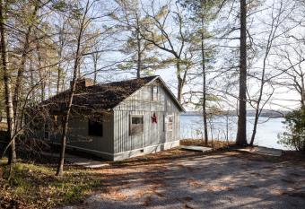 Omena Point Paradise Waterfront Sunrise allows 18 year olds to book a room
