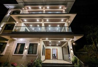 Hotel and Villa Samarth Palace allows 18 year olds to book a room