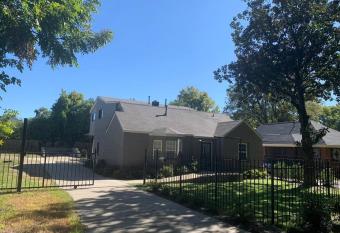 Large, Fenced, Near Beale Street Downtown, Hot tub has Balcony rooms