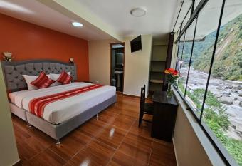 Hotel Horizonte allows 18 year olds to book a room