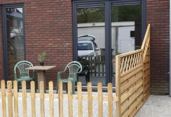 Luxe-Studio B has Balcony rooms