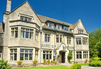 The Hare & Hounds Hotel has Balcony rooms