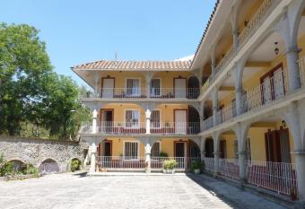 Hotel del Rio has Balcony rooms