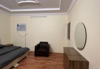 Al-mohamdiah apartments has rooms with a private hot tub