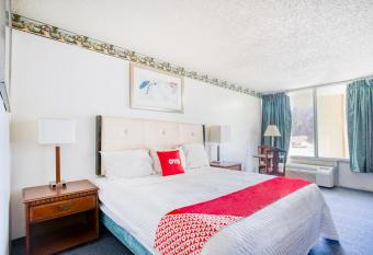 OYO Hotel Petersburg VA - Templeton has Balcony rooms