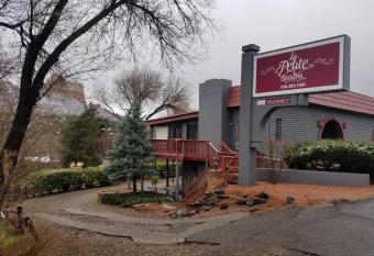 La Petite Sedona allows 18 year olds to book a room