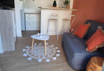 Gite proche A  roport has Balcony rooms