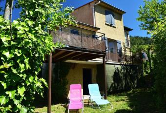 Maison de d  tente et de partage has Balcony rooms
