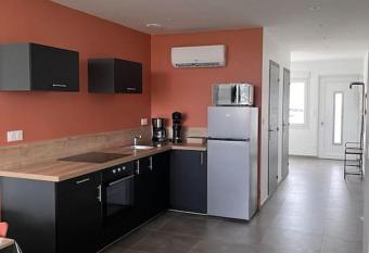 maison cosy centre-ville has Balcony rooms