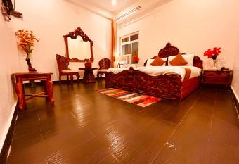 Sanju Lodge has Balcony rooms