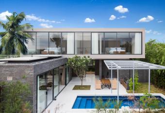 Naman Retreat has rooms with a private hot tub