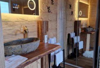 Landgasthof Zur Linde has Balcony rooms