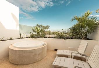Condo in Tulum, pool, jacuzzi, 3 beds has rooms with a private hot tub