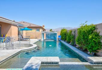 Super Hero's Retreat - Amazing pool with mountains has rooms with a private hot tub