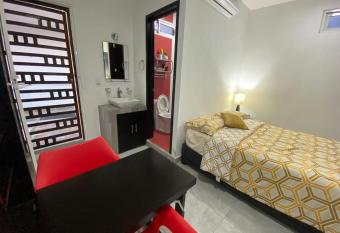 Un departamento a tu gusto allows 18 year olds to book a room