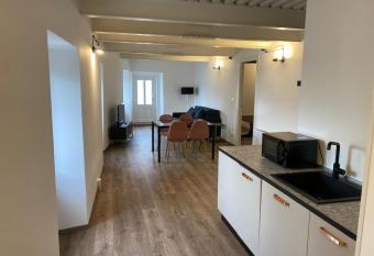 Al FRONTE MARE SUITES APARTMENTS allows 18 year olds to book a room