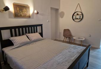 Apartment F.R.I.E.N.D.S has Balcony rooms