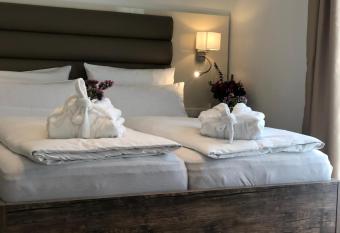 Apartments Schweizer Hof allows 18 year olds to book a room