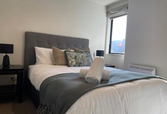 Luxury CBD 1 Bedroom Apartment with Free Parking allows 18 year olds to book a room