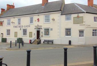 Red Lion Coaching Inn allows 18 year olds to book a room