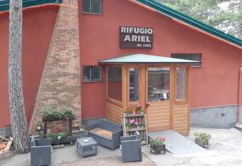 Rifugio Ariel has Balcony rooms