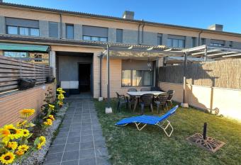 La casa de los girasoles has Balcony rooms