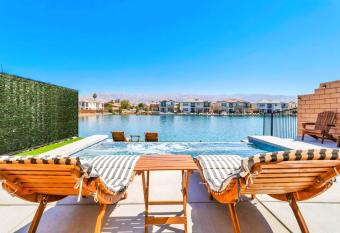 Lake Front Villa Oasis 4 Masters/ Coachella has rooms with a private hot tub