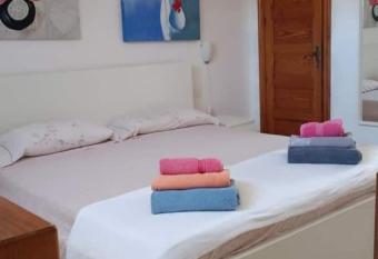 nel cuore di las americas n.348 allows 18 year olds to book a room