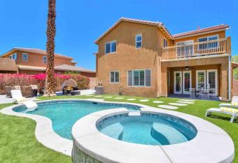 Luxury House In Indio near Coachella/Festivals has rooms with a private hot tub