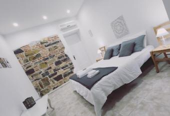 B&B Excelsior allows 18 year olds to book a room