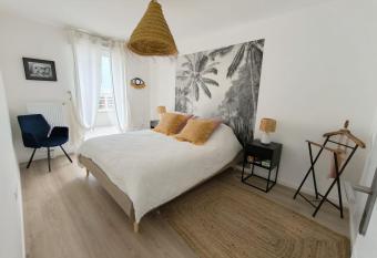 Cocoon du bord de mer Cr Conciergerie has Balcony rooms