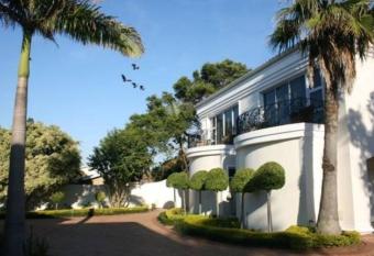 Luxury Beach Apartments has rooms with a private hot tub