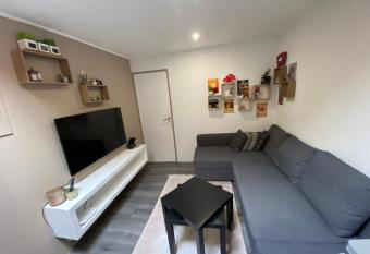Studio F2 avec Jardin proche de Paris has Balcony rooms