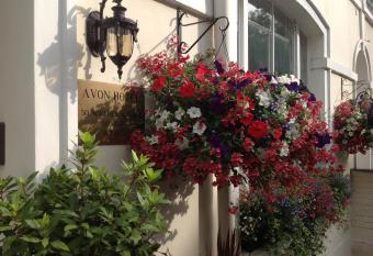 Avon Hotel allows 18 year olds to book a room