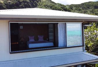 Maison d   h  tes bord de mer ia orana lodge allows 18 year olds to book a room