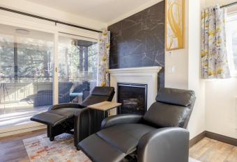 Golden Sparrow's Nest has Balcony rooms