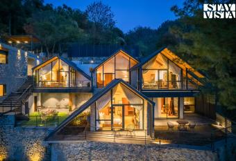 StayVista at Shai Sher Estate has Balcony rooms