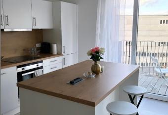 Express Paradise - Guillemins Luxury Flat has Balcony rooms