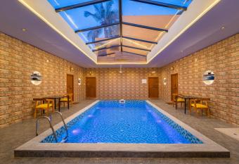 Teak Leaf Gateway Villa with Swimming Pool Indoor Games has Balcony rooms