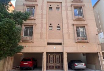 Wadha Luxury Apartment 8 allows 18 year olds to book a room