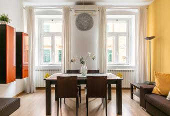 Family Apartment - Trieste City Center has Balcony rooms