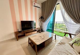 Seaview 1B1R Apartment Forest City has Balcony rooms