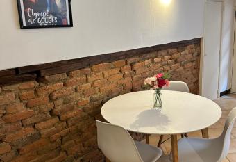 Studio centre historique proche place Nationale has Balcony rooms