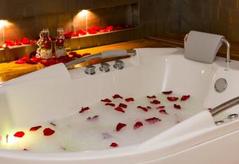 Hotel Dix has rooms with a private hot tub