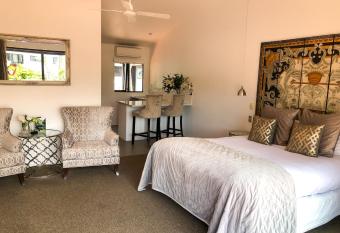 Orewa Beachcomber has Balcony rooms