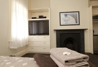 Allawah Bendigo allows 18 year olds to book a room