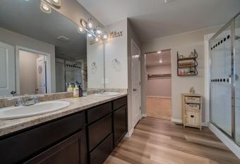 AZGuestHouse at Halifax Principal Bedroom&Bathroom has Balcony rooms